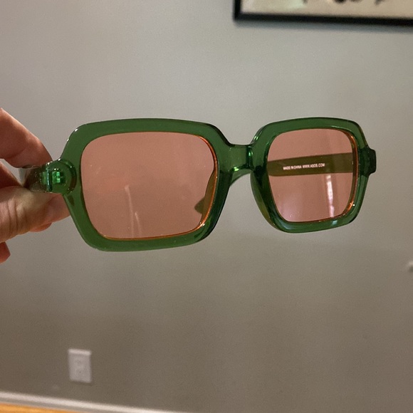 Green sunglasses - Picture 2 of 3